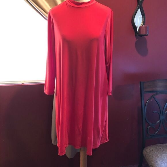 Simple and elegant red dress - Picture 1 of 5